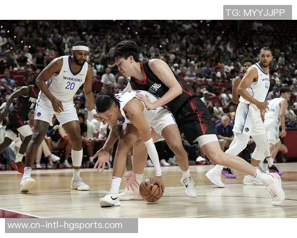 媒体人分析杨瀚森的训练方式与比赛习惯形成的关系